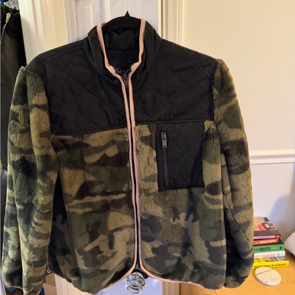 Camouflage Faux Fur Jacket - Picture 6 of 6